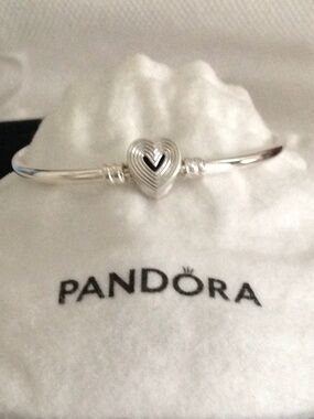 Pandora Radiating Heart Bangle